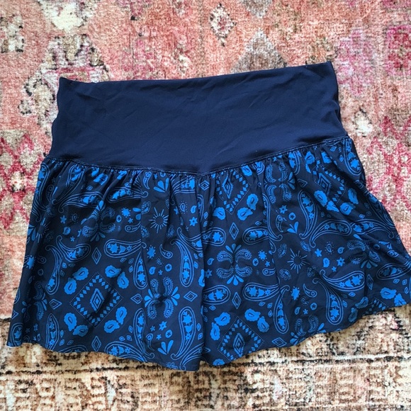 Aerie offline crossover shorts//Bandana print! - Picture 4 of 4